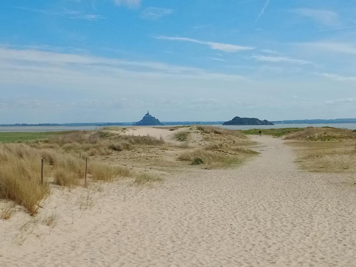 Gite Les Trefles Proche De La Plage En Baie Du Mont St Michel Carolles Esterno foto